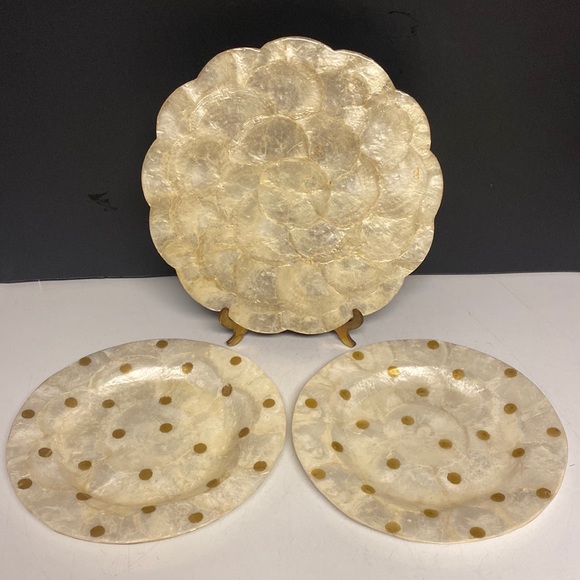 Hallie St Mary Inc Capiz Shell Charger Plates Placemat Set of Three - Picture 1 of 17